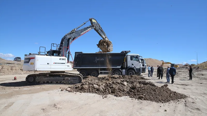 Van’a yapılan 41 kilometrelik çevre yolunda çalışmalar sürüyor
