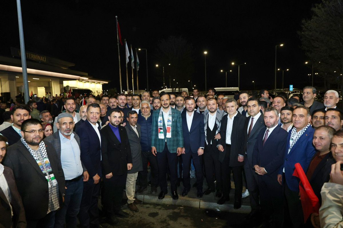 İsrail’in alıkoyduğu 15 Türk aktivist daha İstanbul Havalimanı’na getirildi