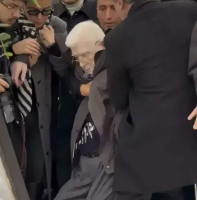 İzzet Günay'dan sağlık durumuna ilişkin açıklama! Haldun Dormen'in cenazesinde fenalaşmıştı - Resim: 0